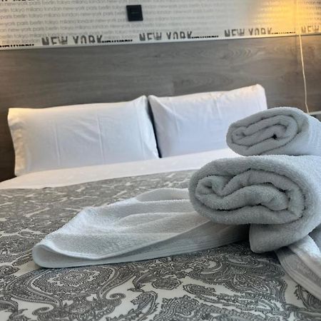 Fuencarral Rooms Madrid Bagian luar foto
