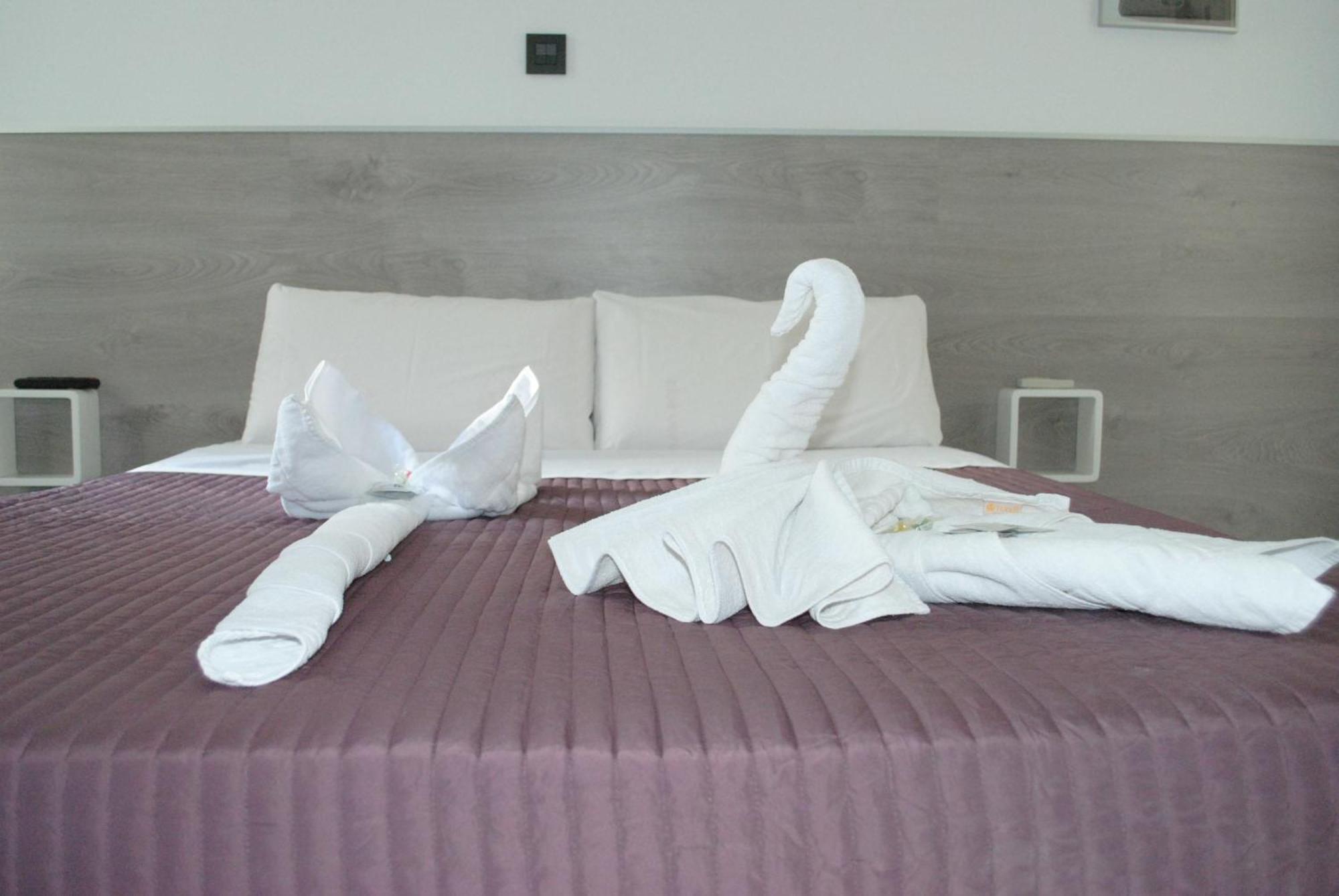 Fuencarral Rooms Madrid Bagian luar foto