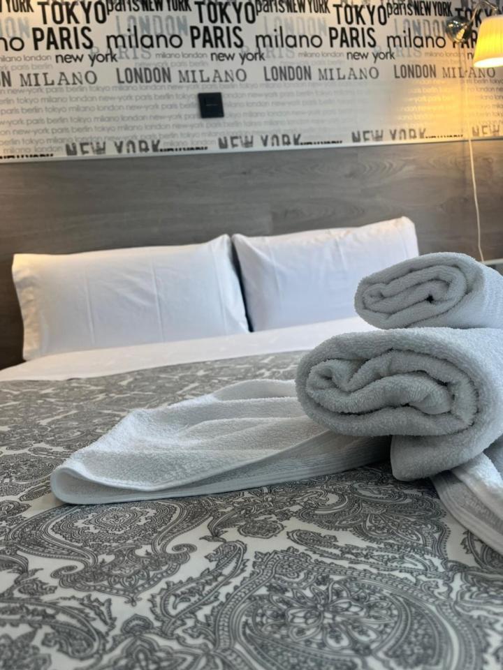 Fuencarral Rooms Madrid Bagian luar foto