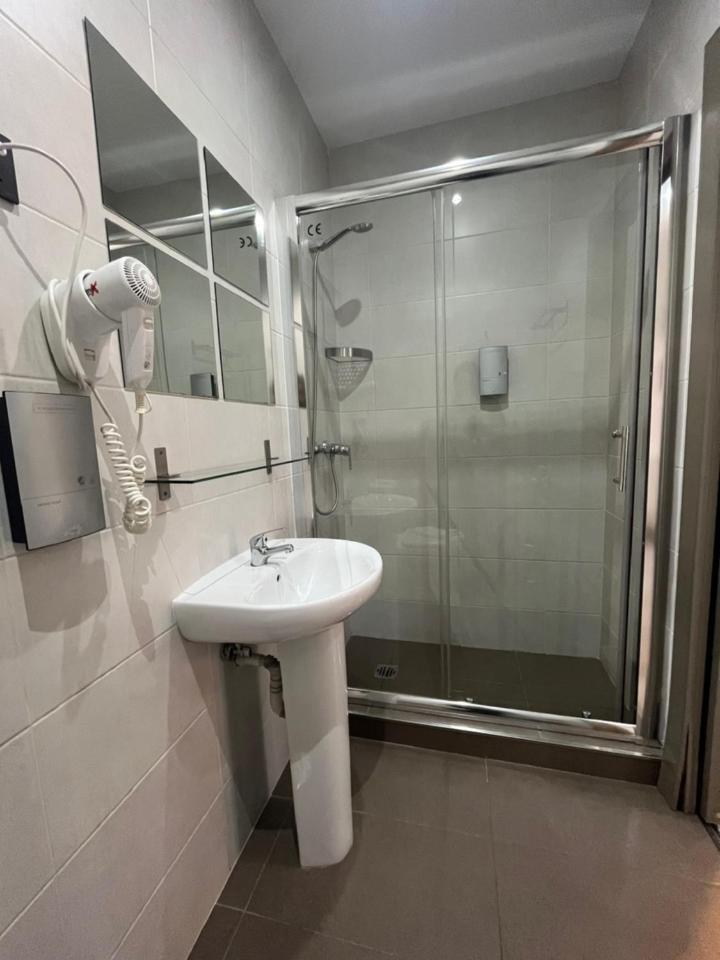 Fuencarral Rooms Madrid Bagian luar foto